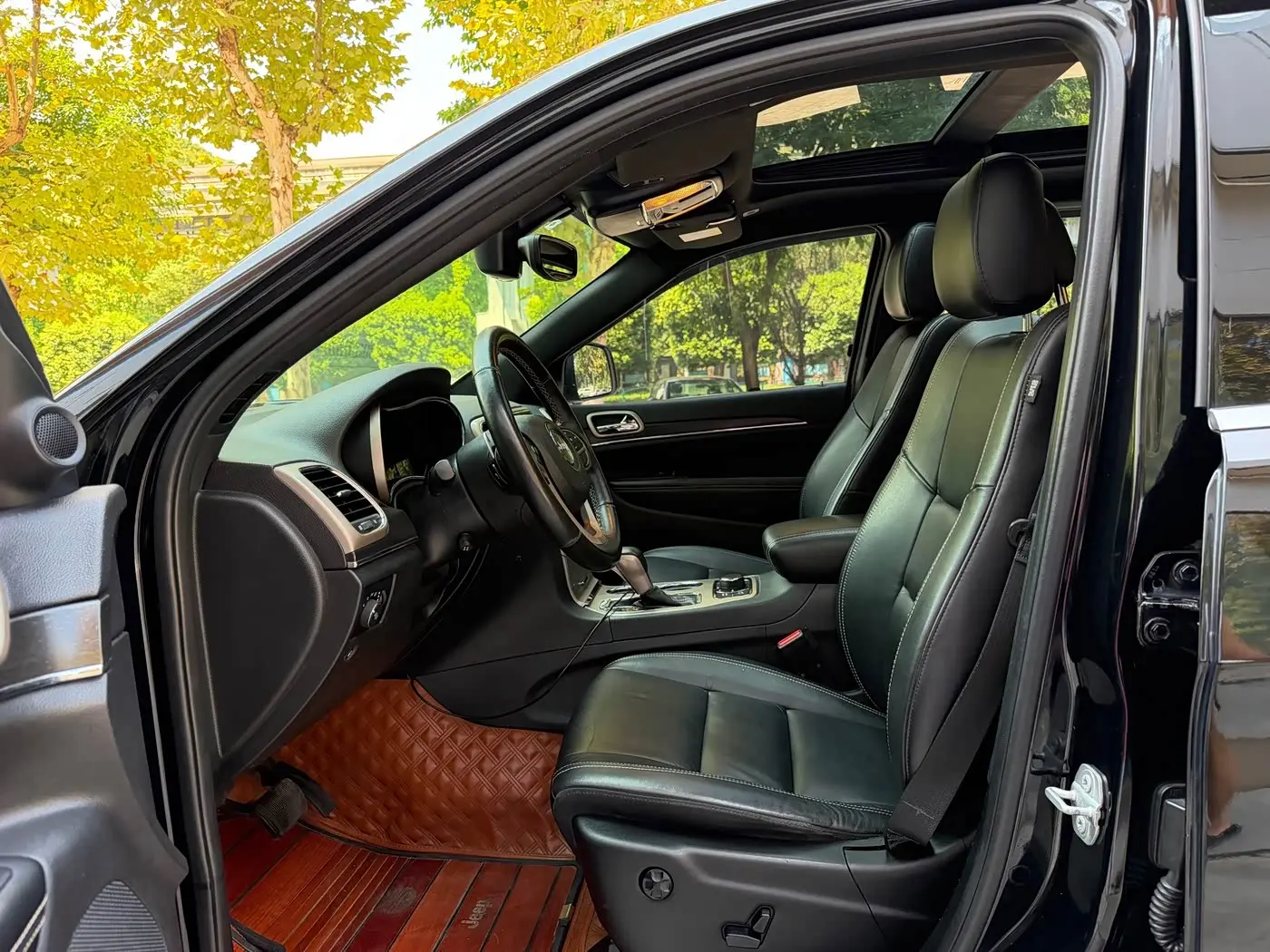 Jeep Grand Cherokee 2017 — Photo 9/18