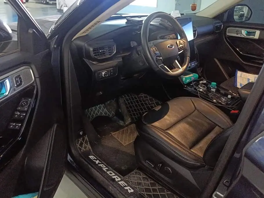 Ford Explorer 2020 — Photo 9/16