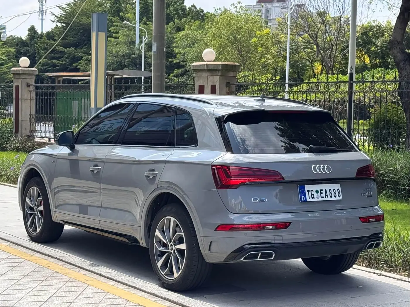 Audi Q5L 2025 — Şəkil 4/9