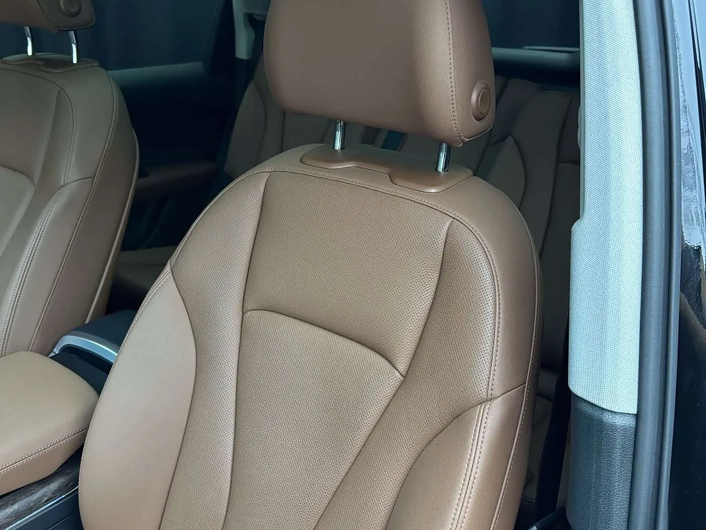 Audi Q7 2021 — Photo 3/9