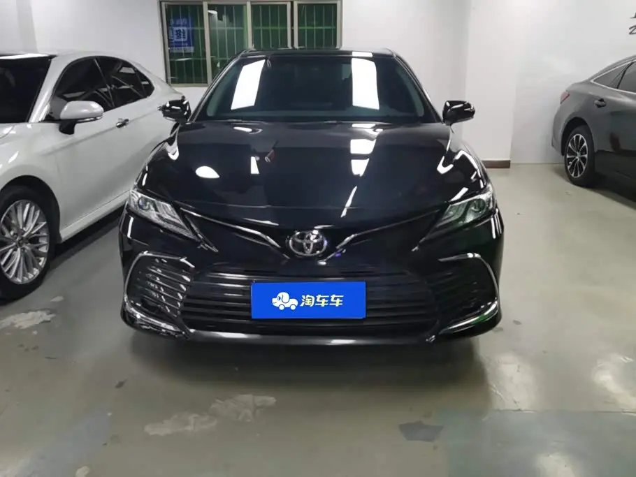Toyota Camry 2022 — Photo 2/16