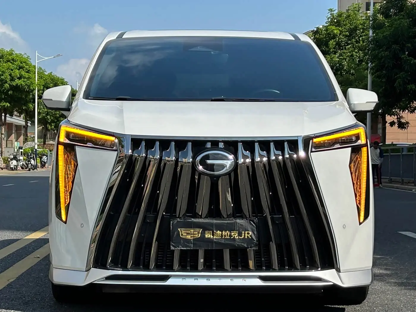 GAC Trumpchi Trumpchi M8 2023 — Photo 2/20