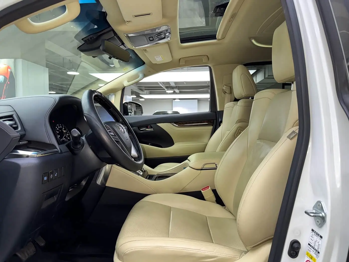 Toyota Alphard 2020 — Photo 13/20