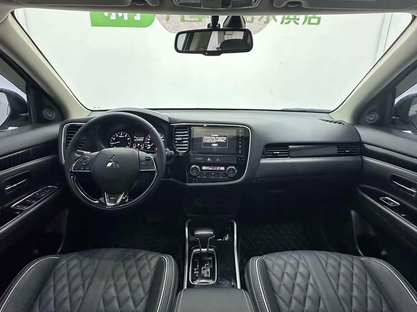 Mitsubishi Outlander 2023 — Фото 10/18