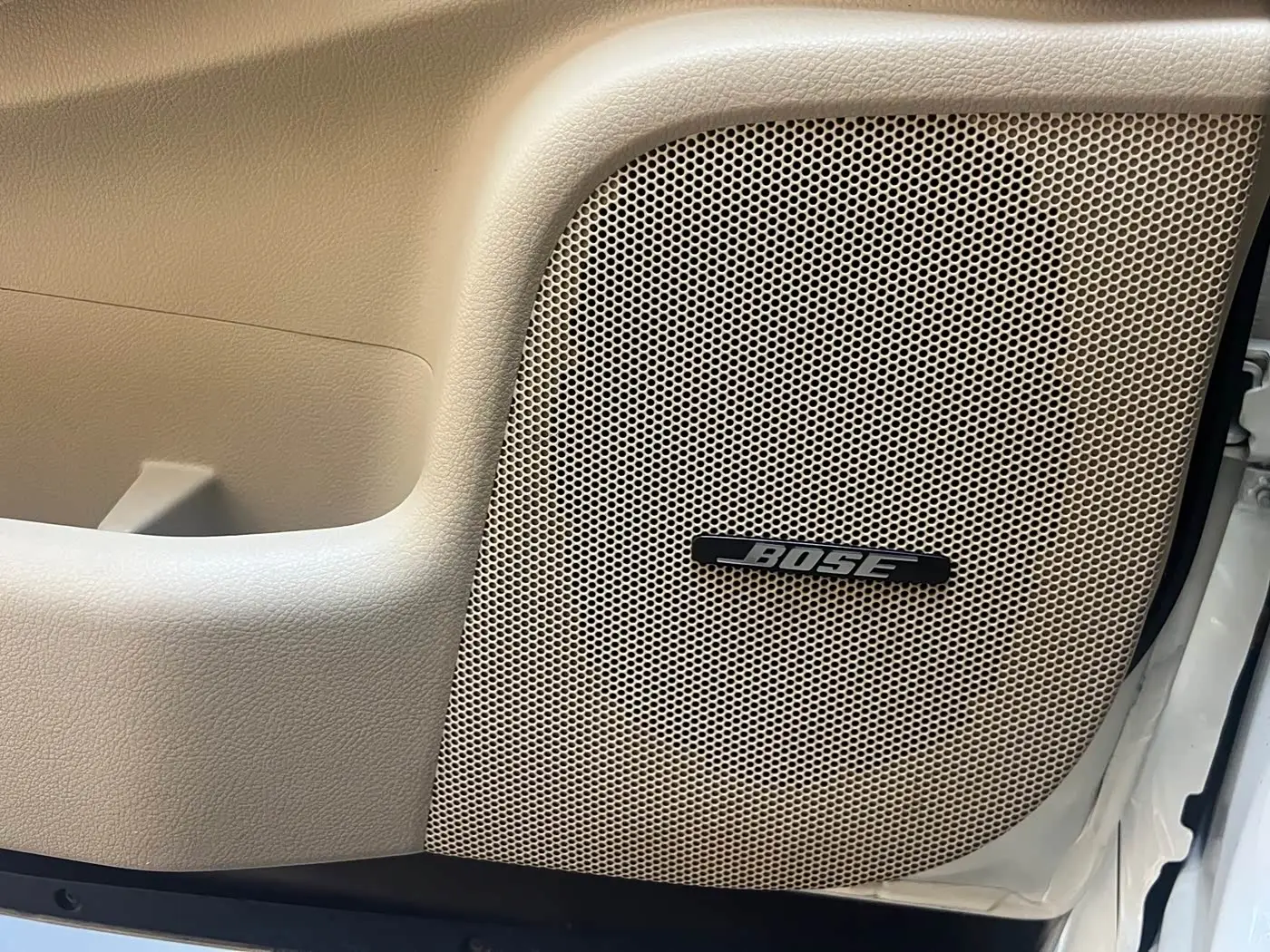 Nissan Quest 2016 — Photo 17/20