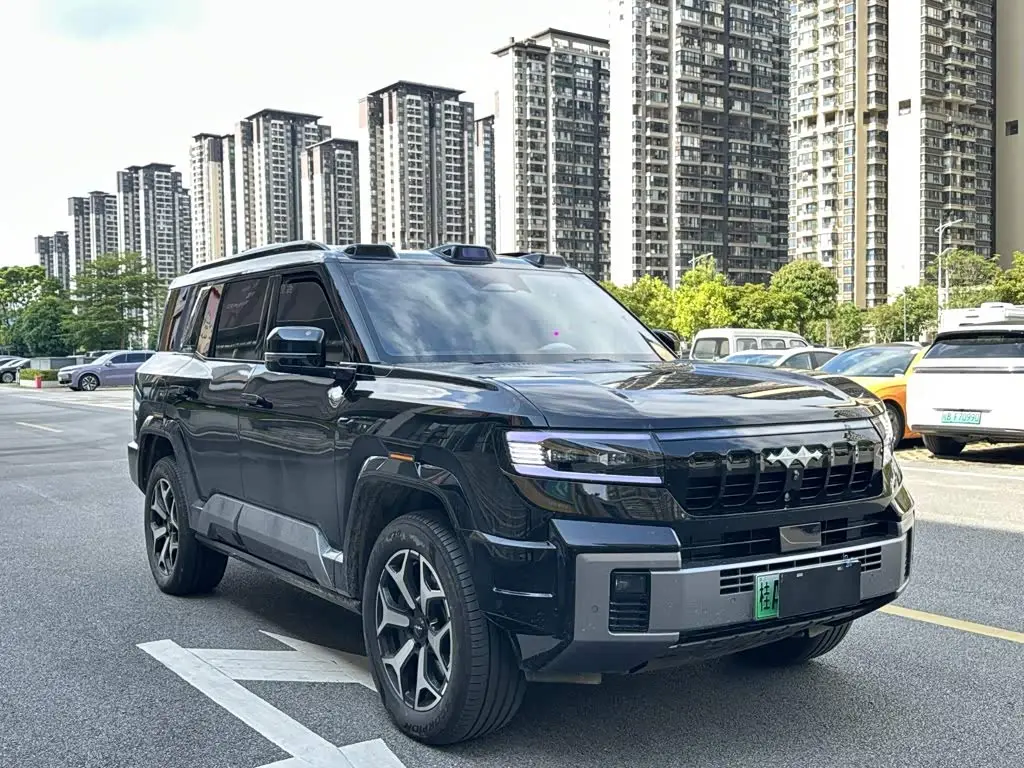 Fang Cheng Bao Leopard 8 2025 — Photo 3/14