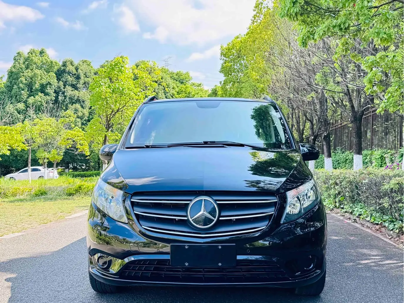 Mercedes-Benz Vito 2022 — Photo 2/20