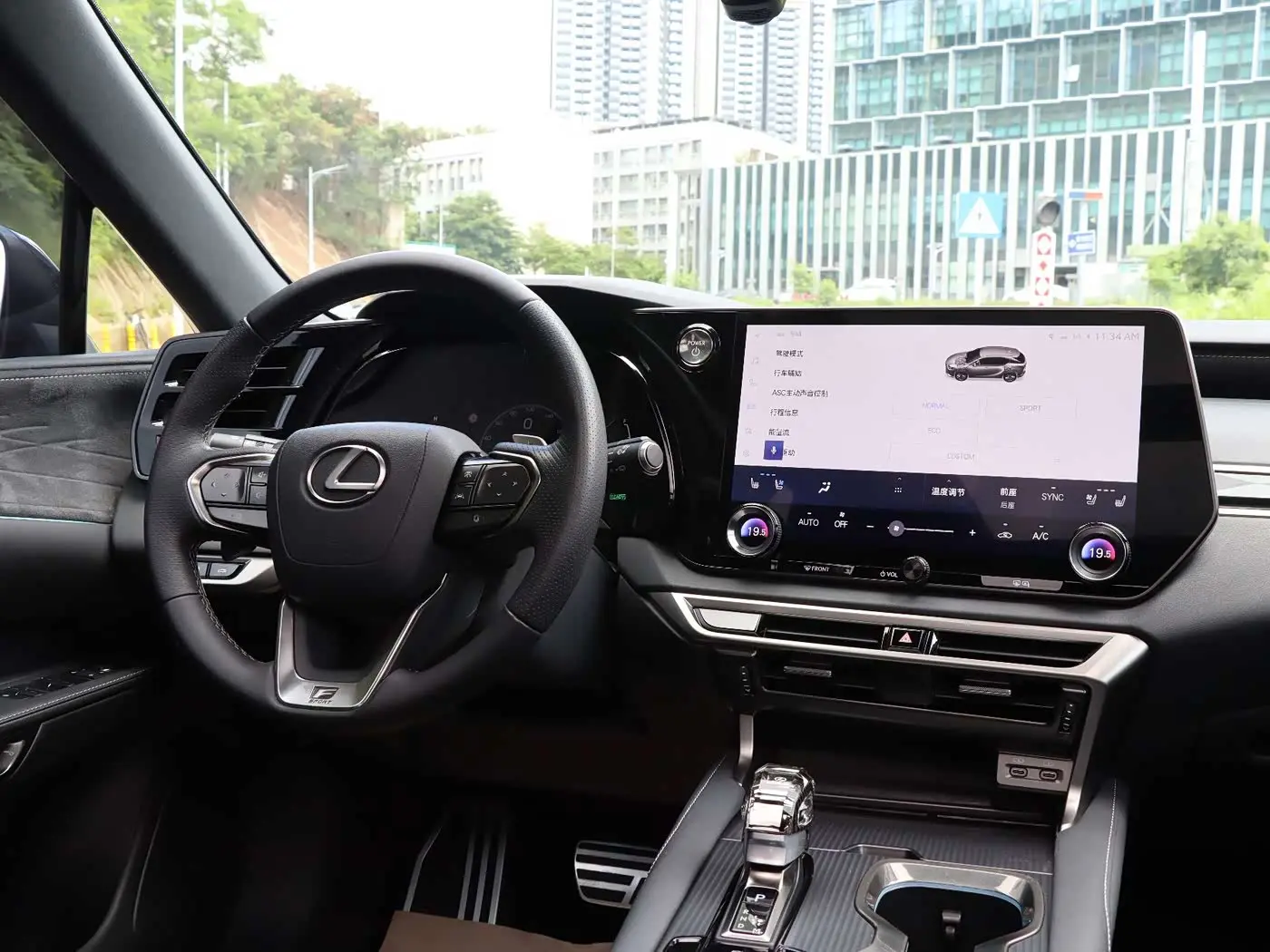 Lexus RX 2023 — Фото 17/20