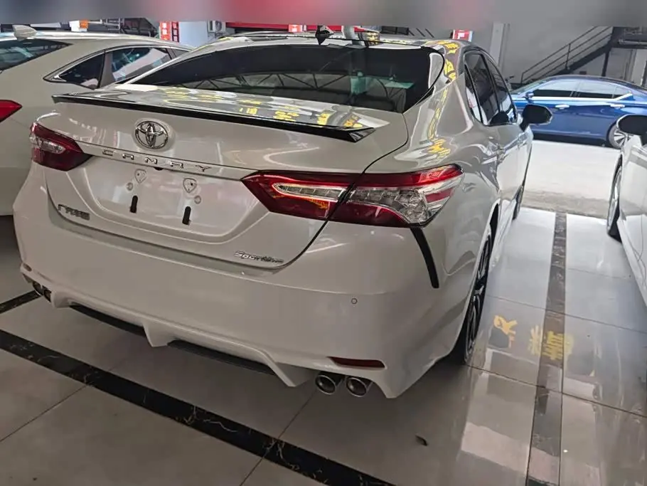 Toyota Camry 2023 — ფოტო 3/16