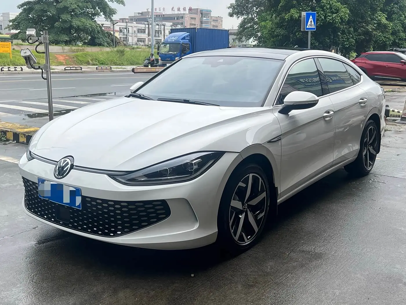 Volkswagen Lamando 2023 — Photo 1/15