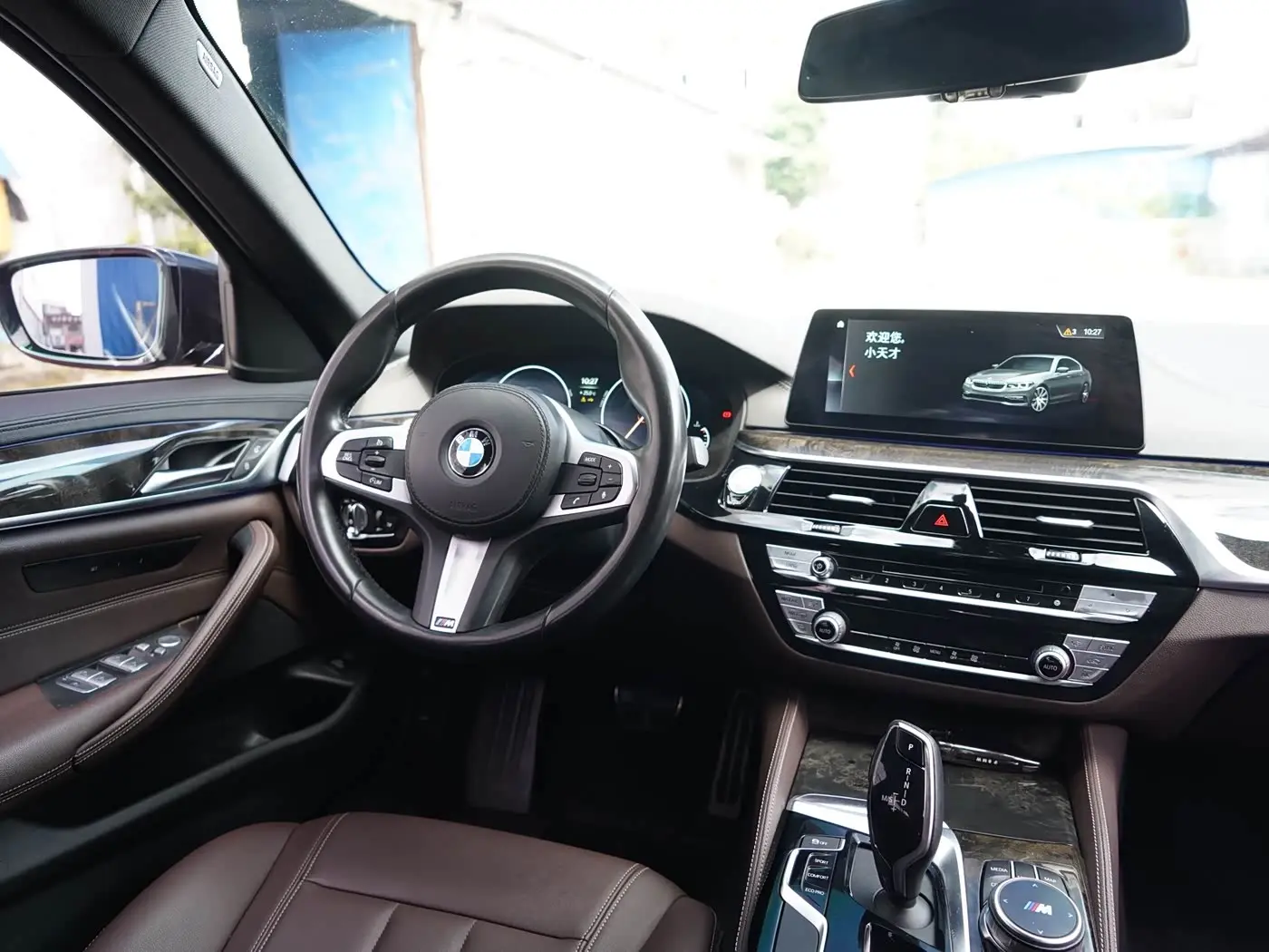 BMW 5 Series 2019 — Фото 14/15