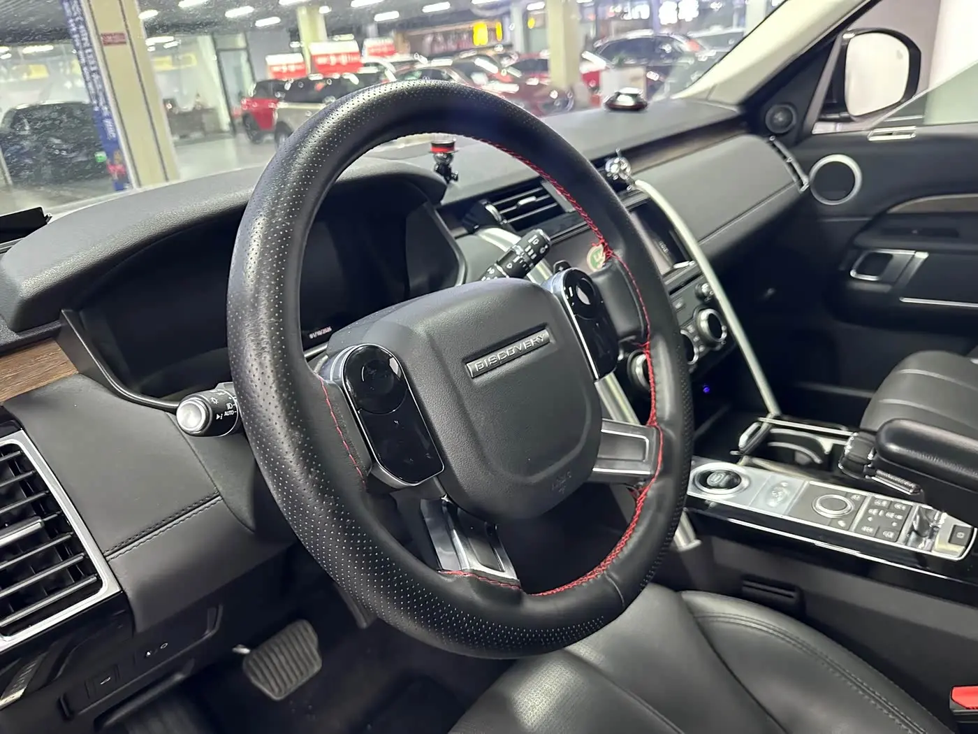 Land Rover Discovery 2020 — Фото 15/15