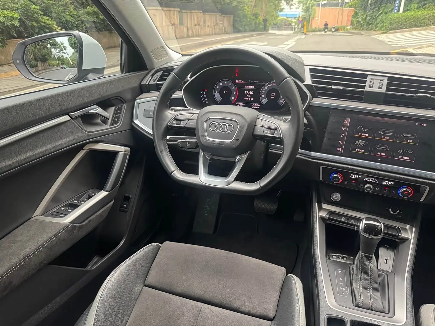 Audi Q3 2019 — Şəkil 14/20