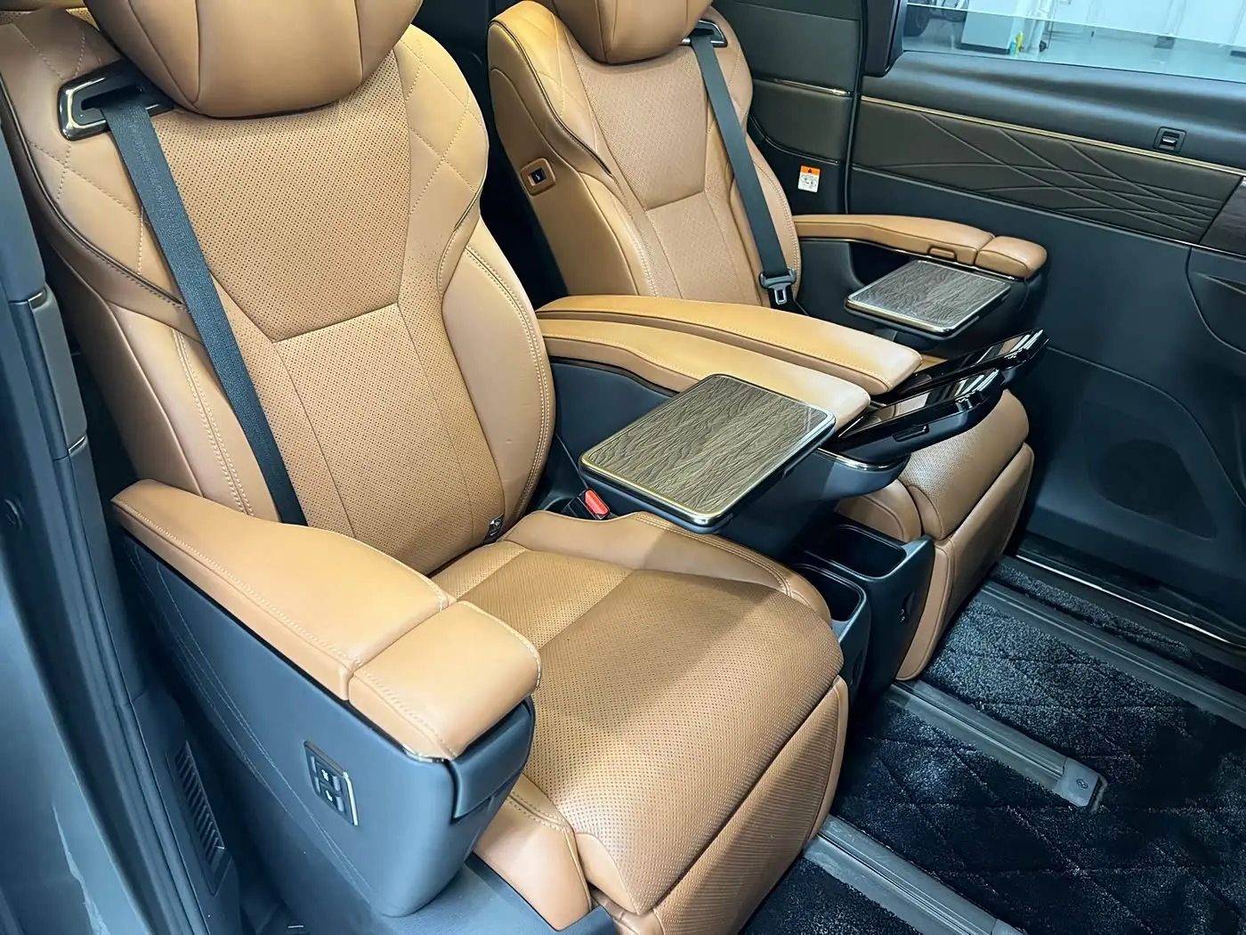 Toyota Alphard 2023 — Фото 14/20
