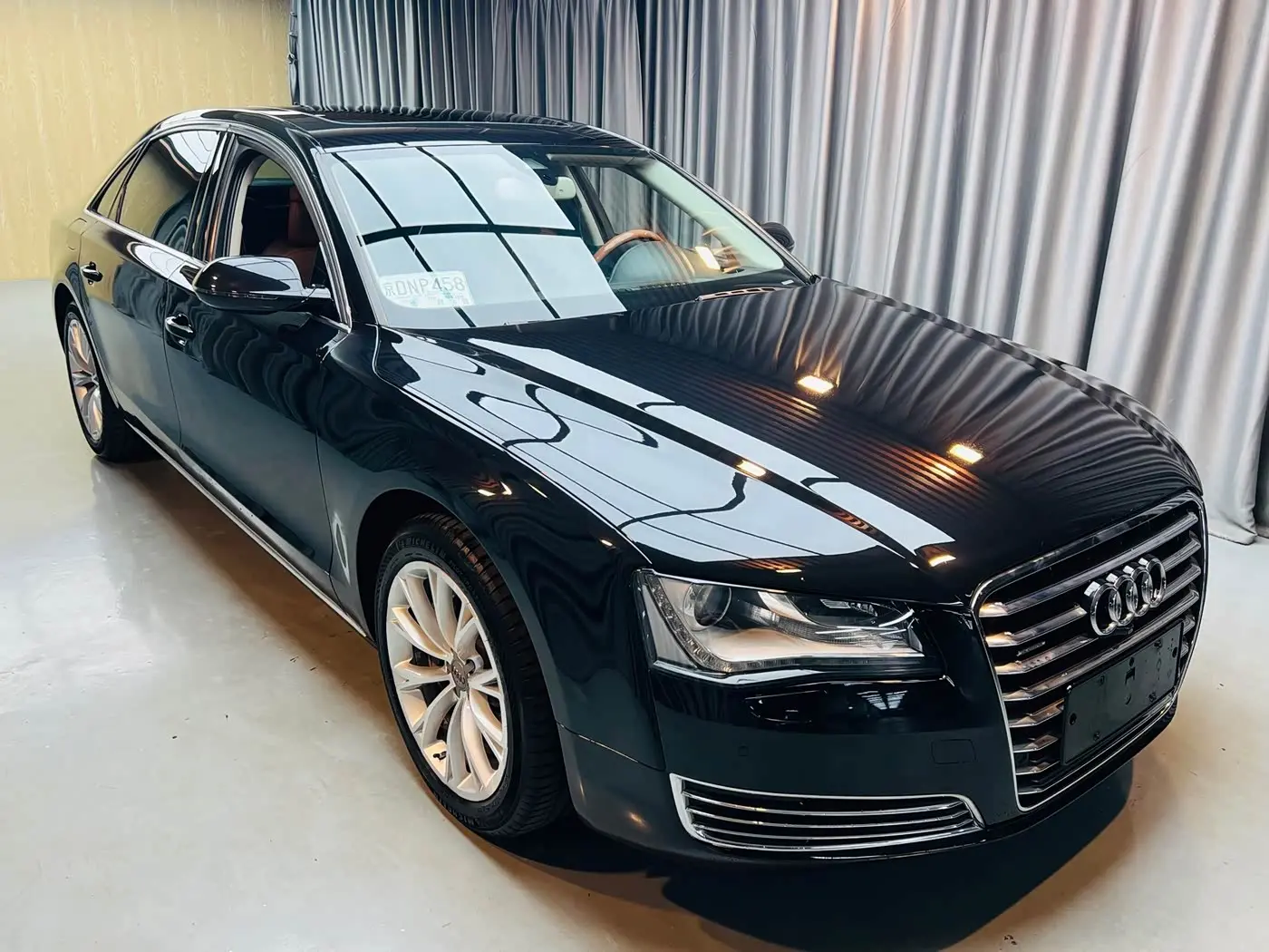 Audi A8 2012 — Photo 3/20