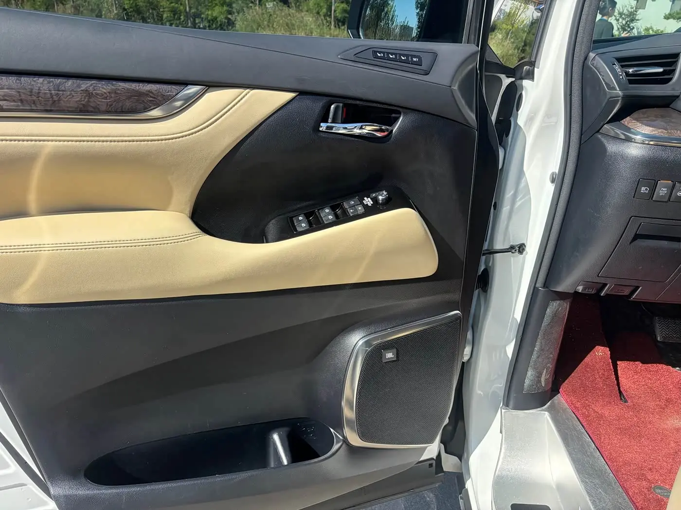 Toyota Vellfire 2021 — Photo 10/18
