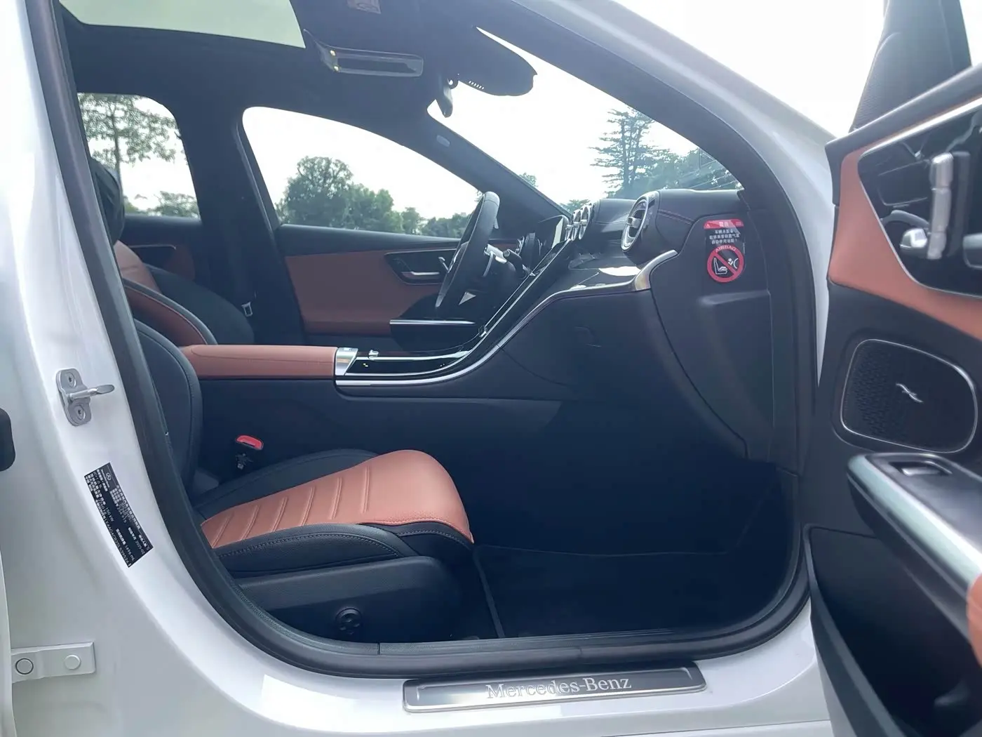 Mercedes-Benz C-Class 2025 — Photo 13/20