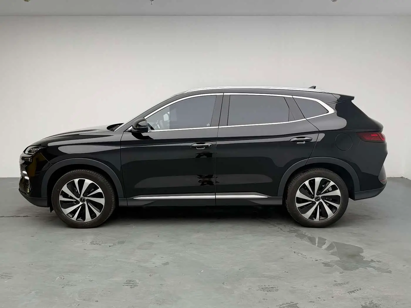 BYD Song PLUS PHEV 2024 — Photo 11/20
