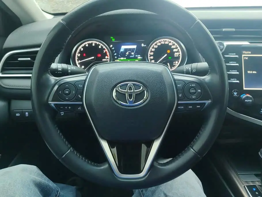 Toyota Camry 2018 — Photo 15/16