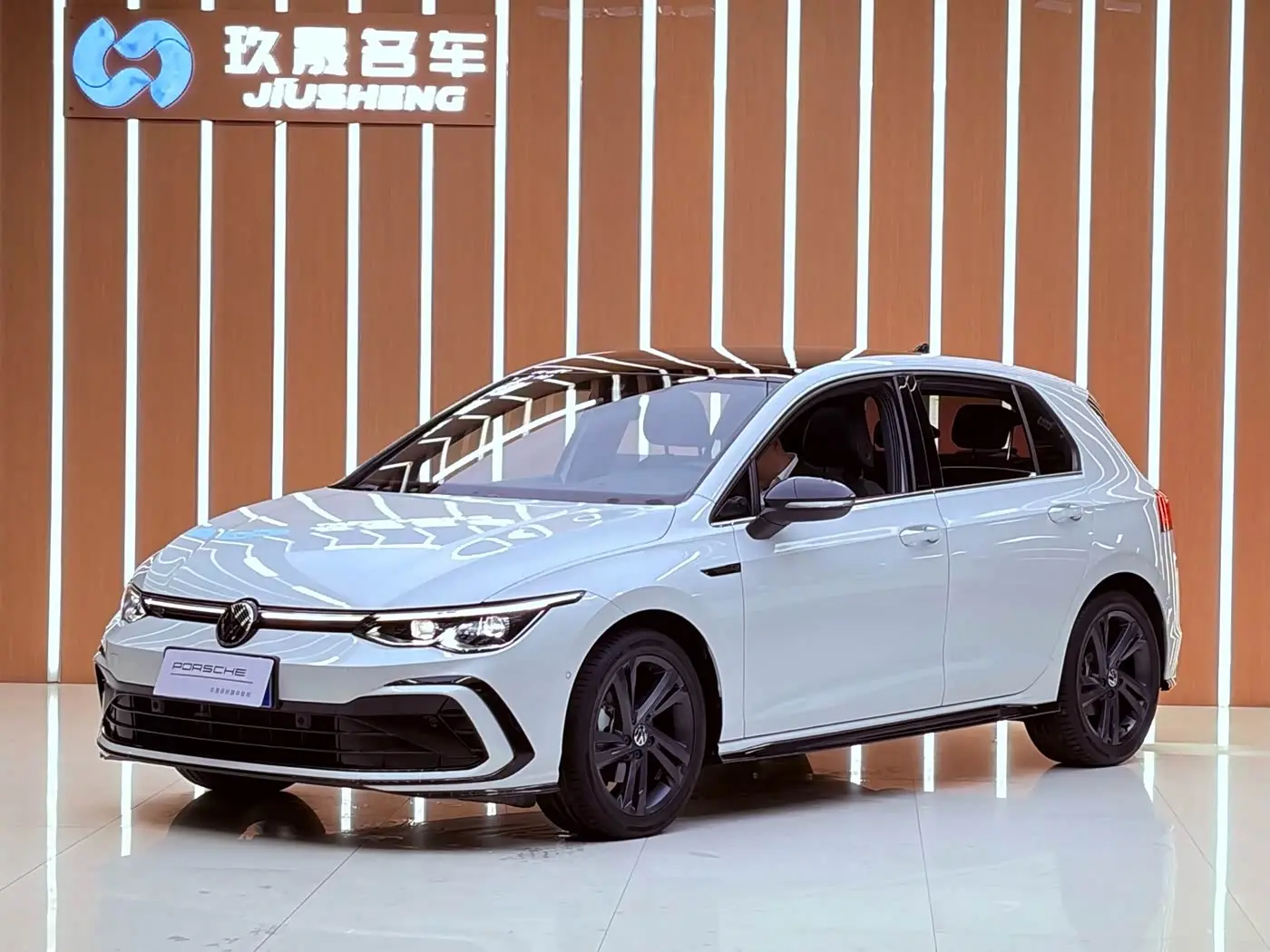 Volkswagen Golf 2021 — Photo 1/20