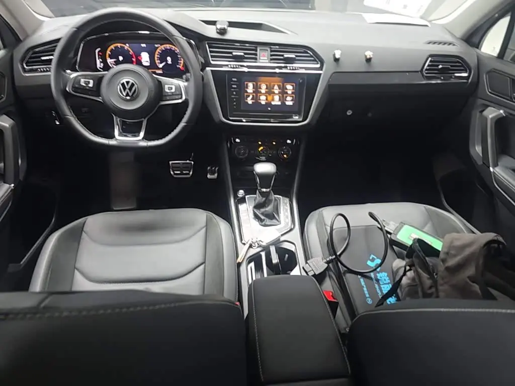 Volkswagen Tiguan L 2021 — Фото 14/20