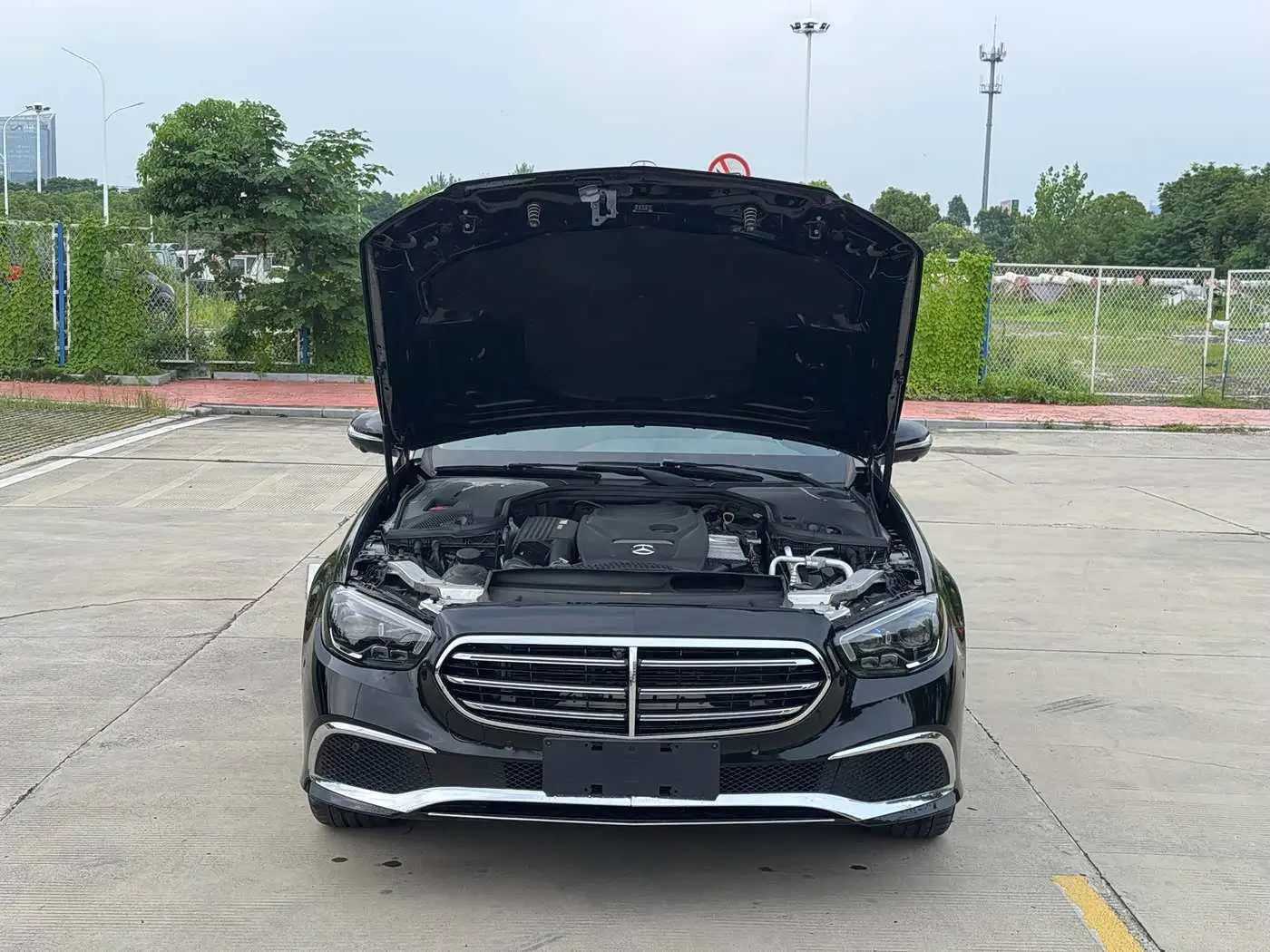 Mercedes-Benz E-Class 2019 — Photo 5/16