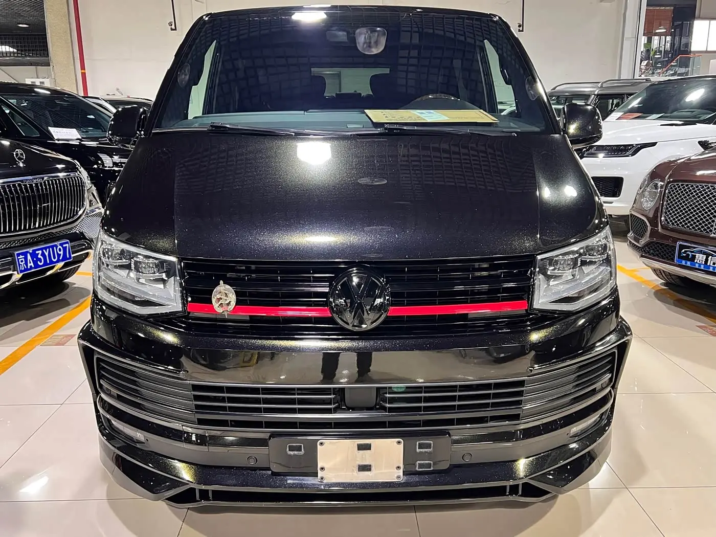 Volkswagen Multivan 2019 — Photo 1/20