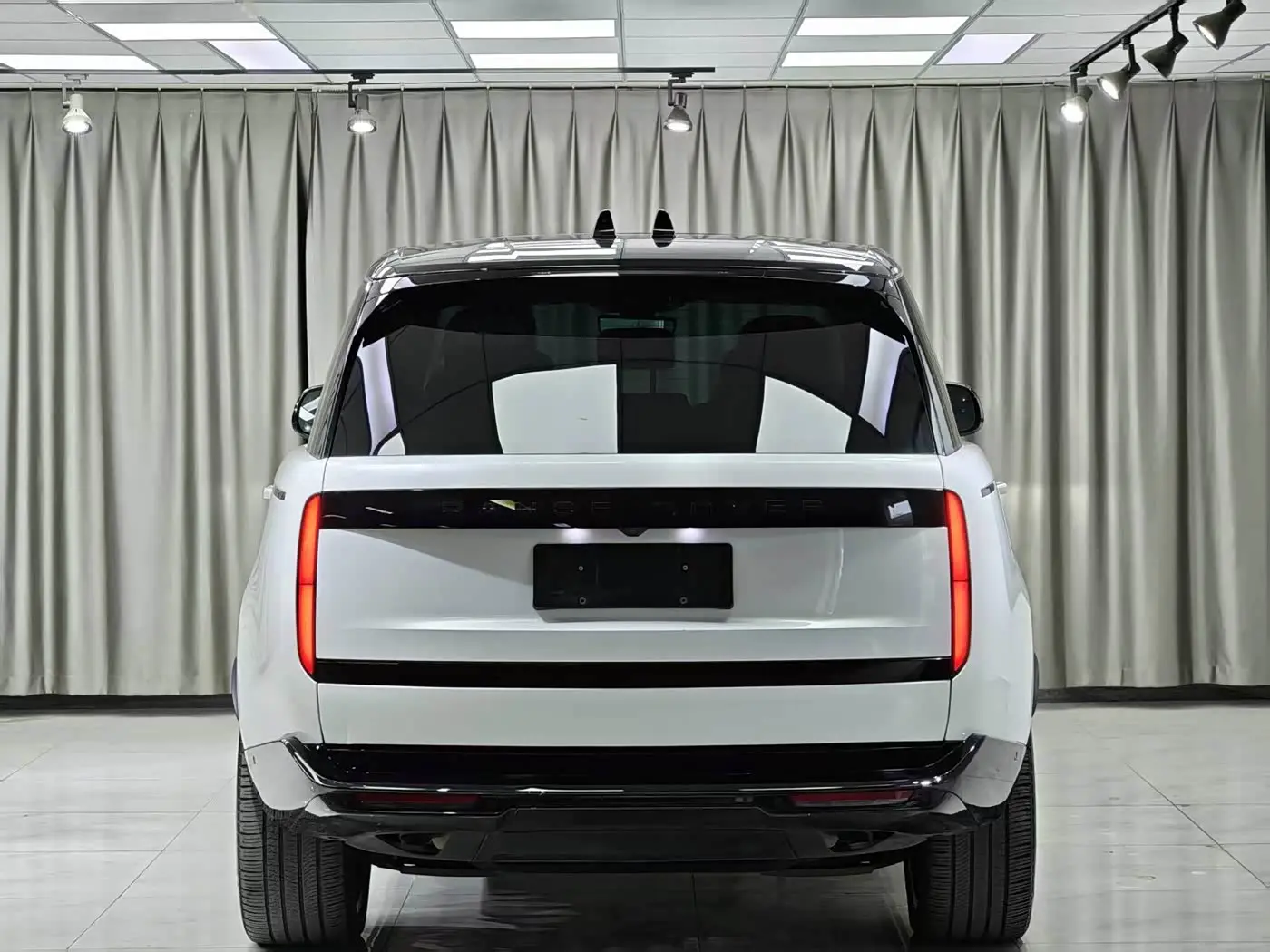 Land Rover Range Rover 2024 — Фото 11/11