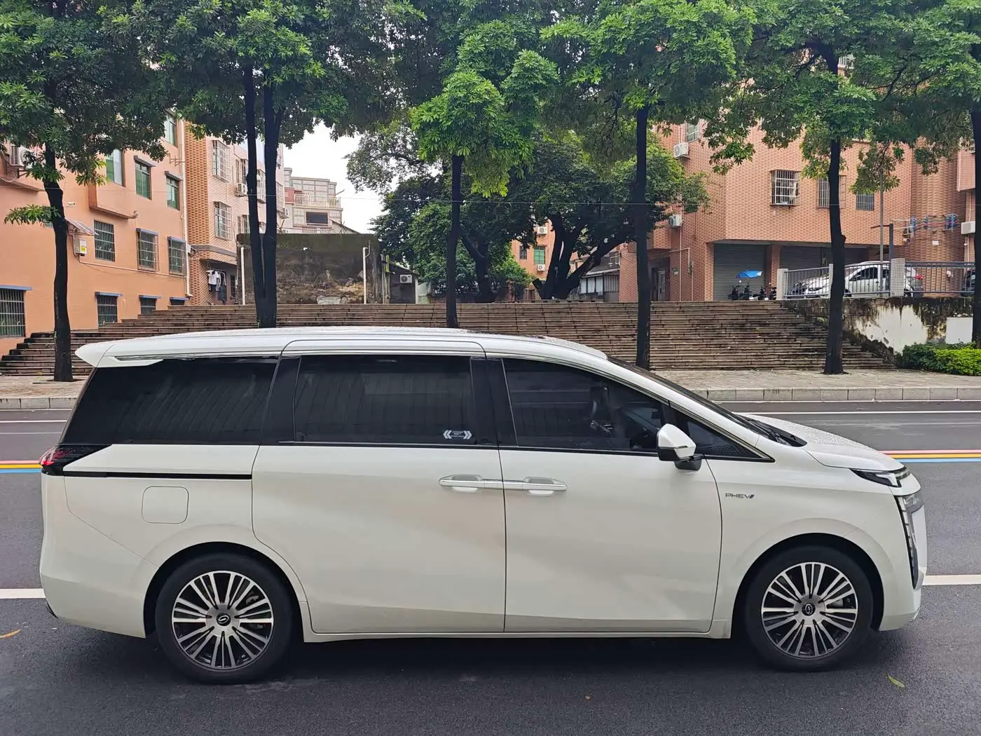 GAC Trumpchi Trumpchi E8 NEV 2025 — Photo 4/20
