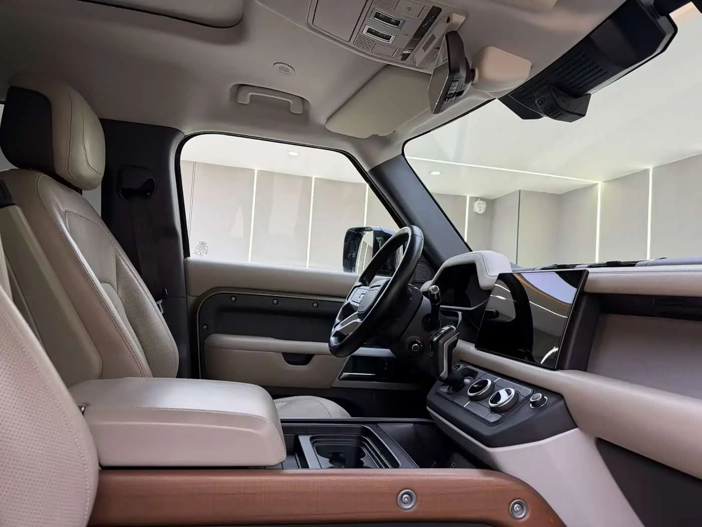Land Rover Defender 2021 — Photo 4/9