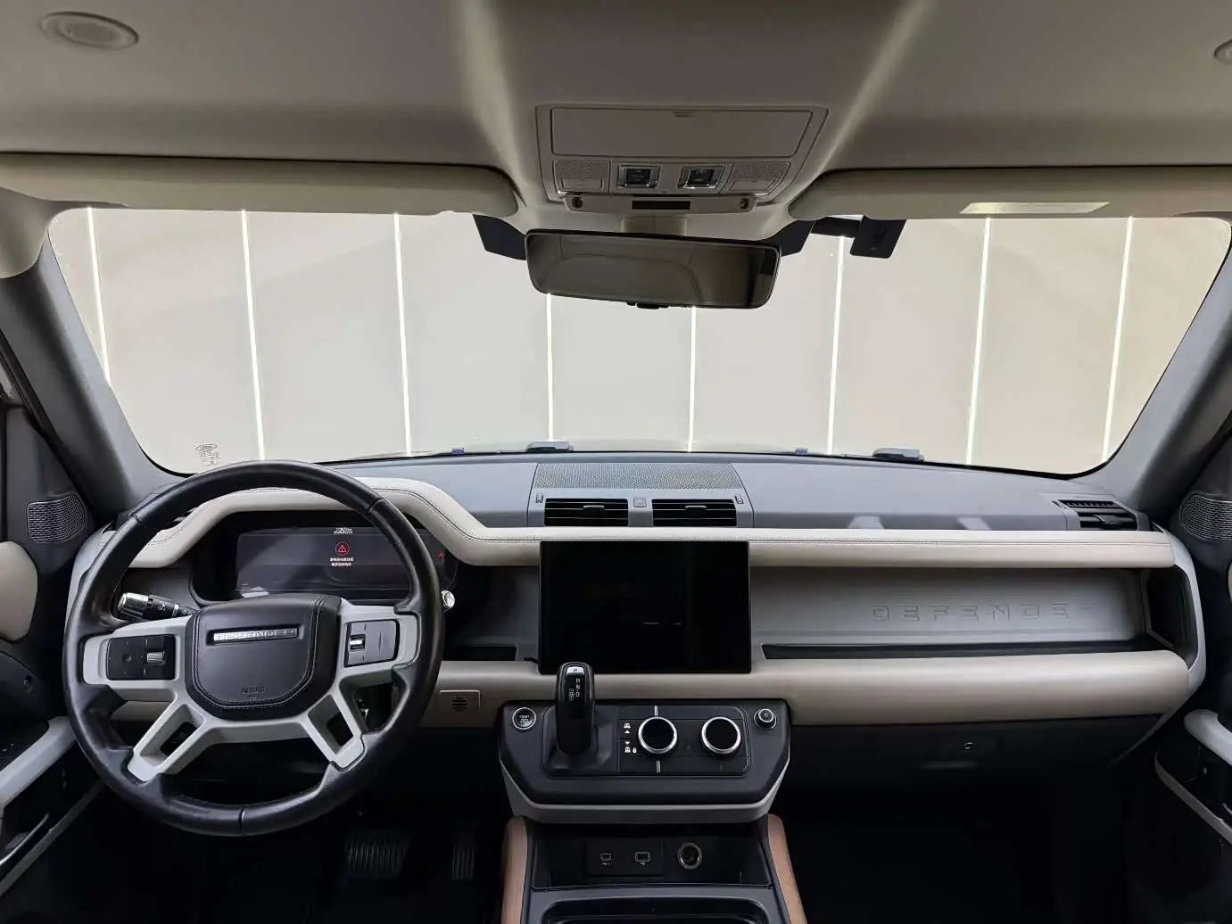 Land Rover Defender 2021 — Photo 5/9