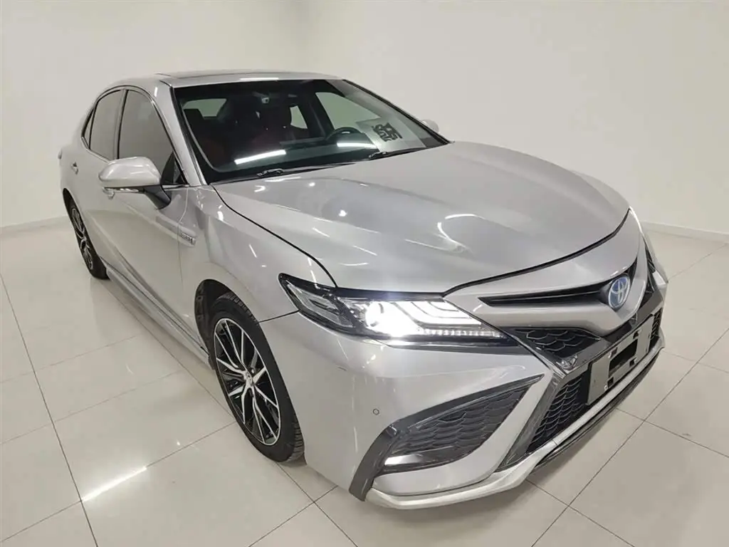 Toyota Camry 2022 — Фото 4/20