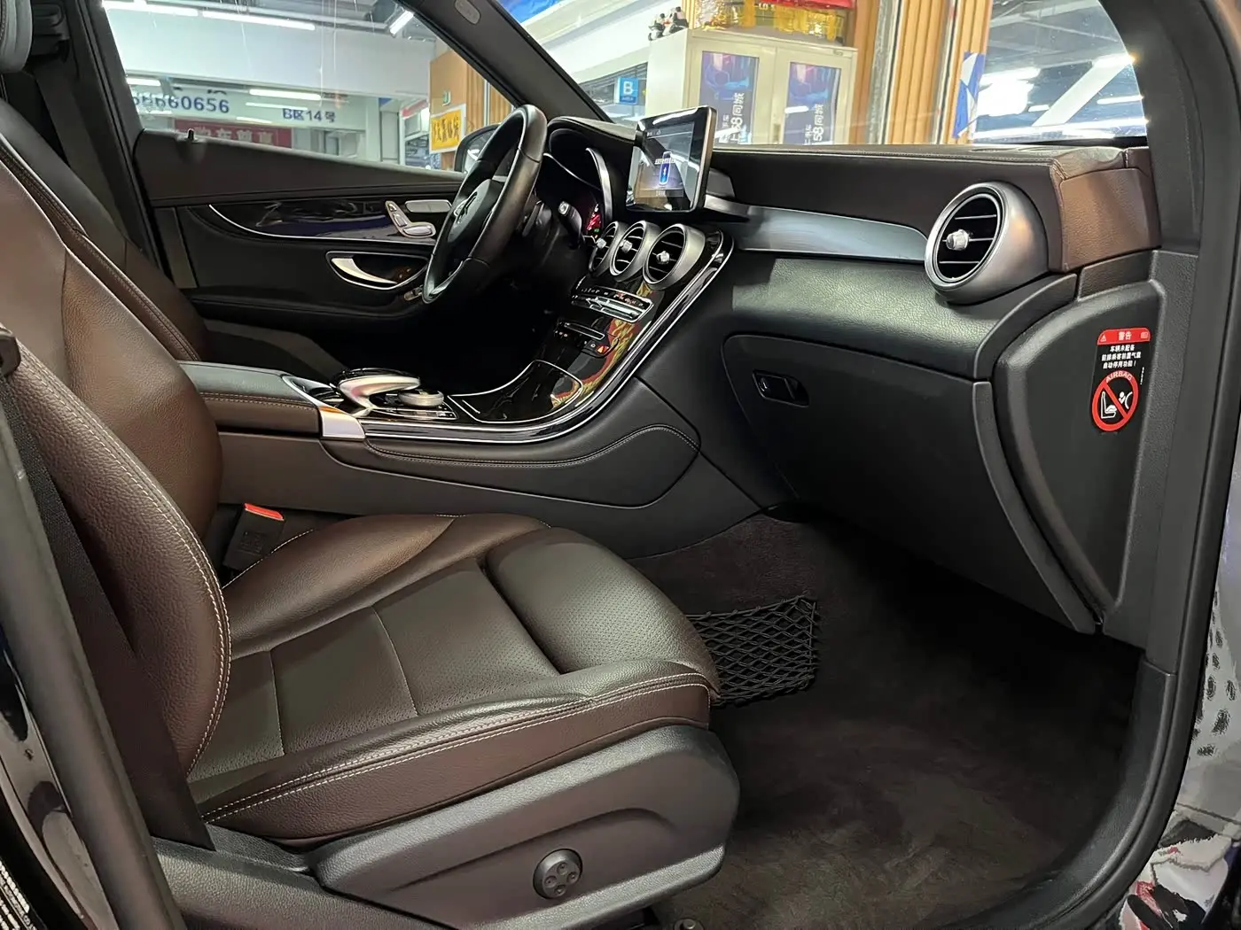 Mercedes-Benz GLC 2018 — Фото 15/16