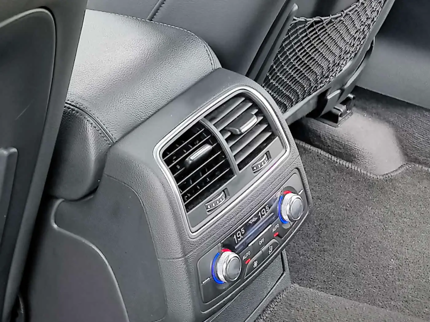 Audi A6L 2016 — Şəkil 13/17