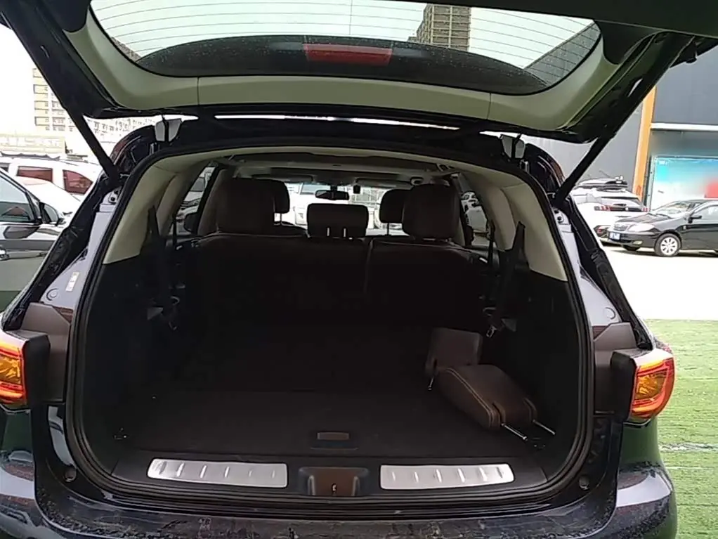Infiniti QX60 2019 — ფოტო 19/20