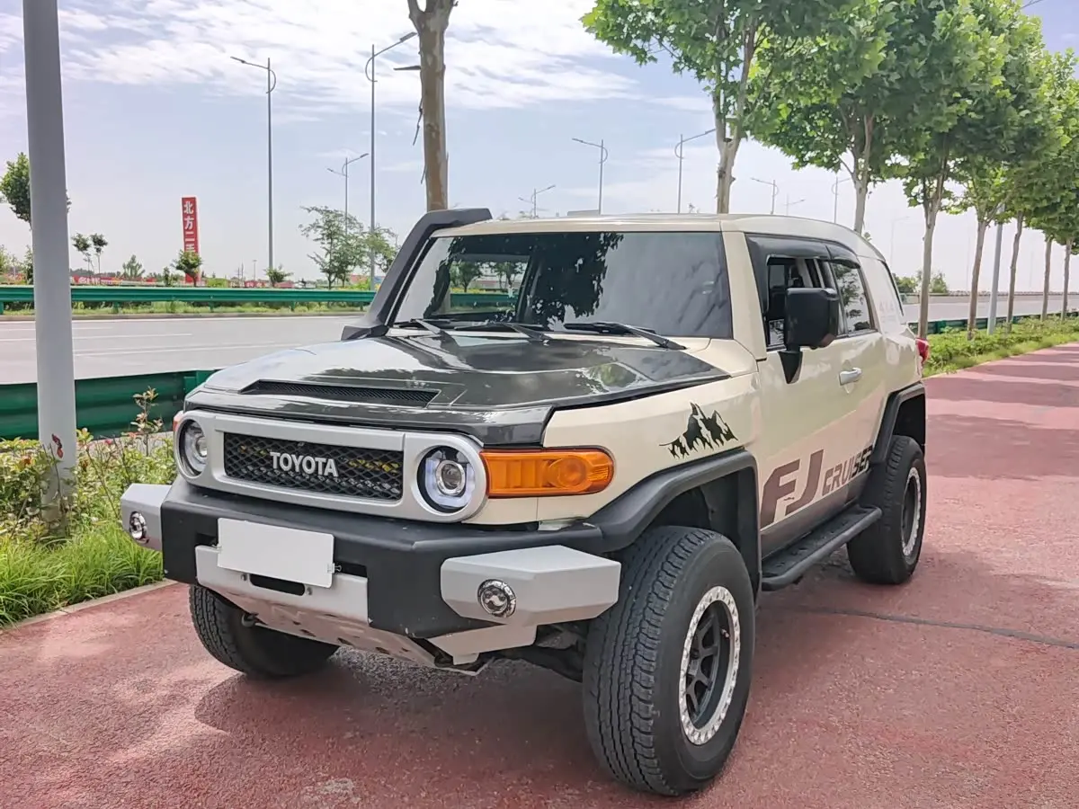 Toyota FJ Cruiser 2018 — Фото 3/18
