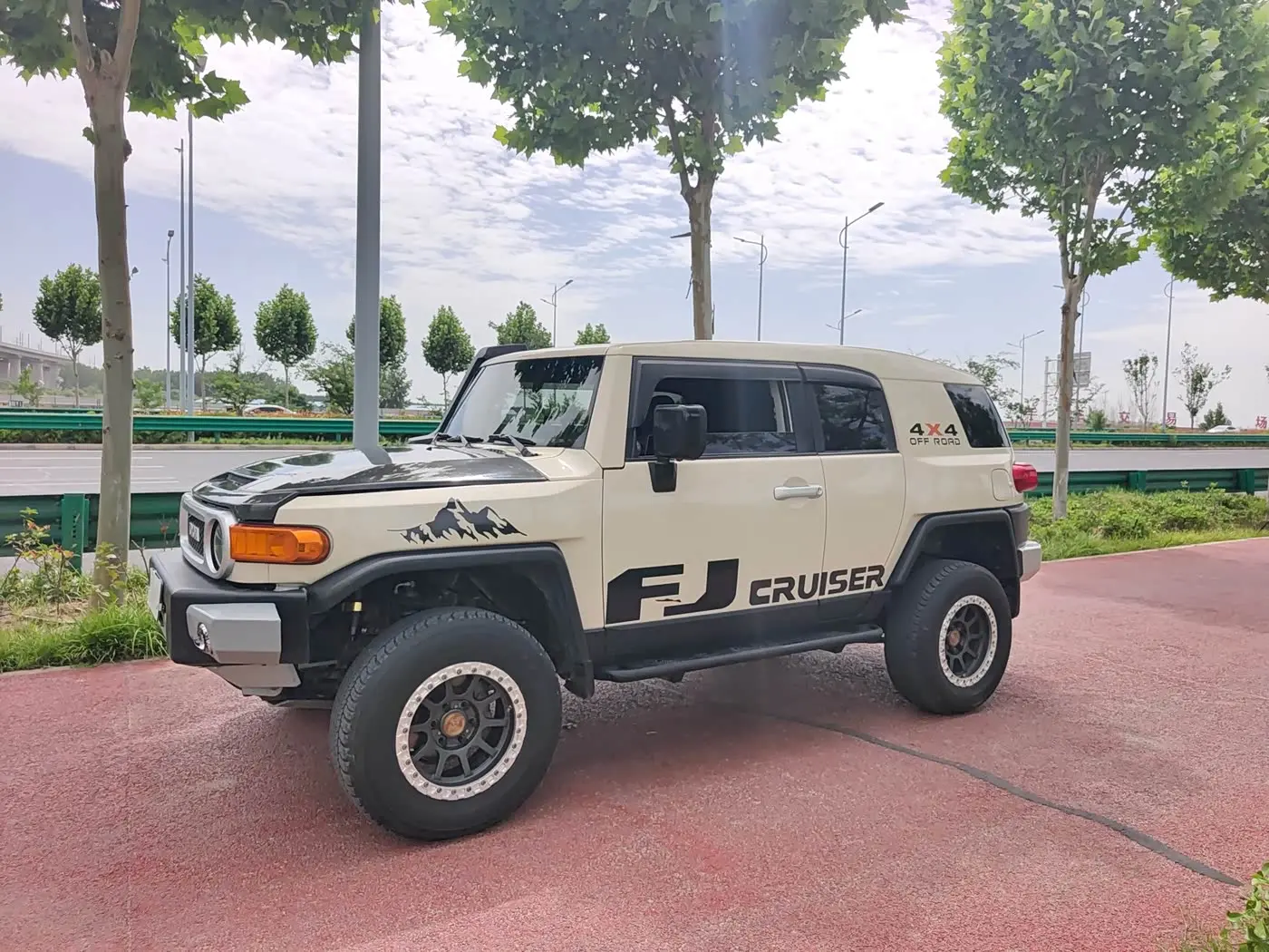 Toyota FJ Cruiser 2018 — Фото 7/18