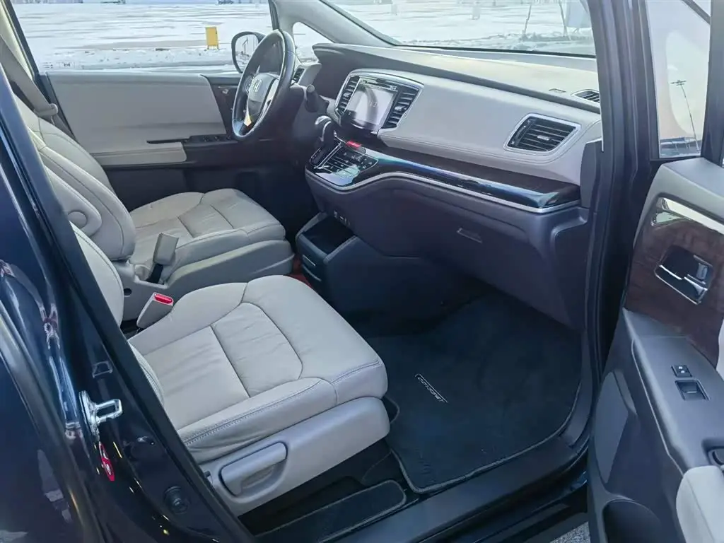Honda Odyssey 2015 — Photo 10/11