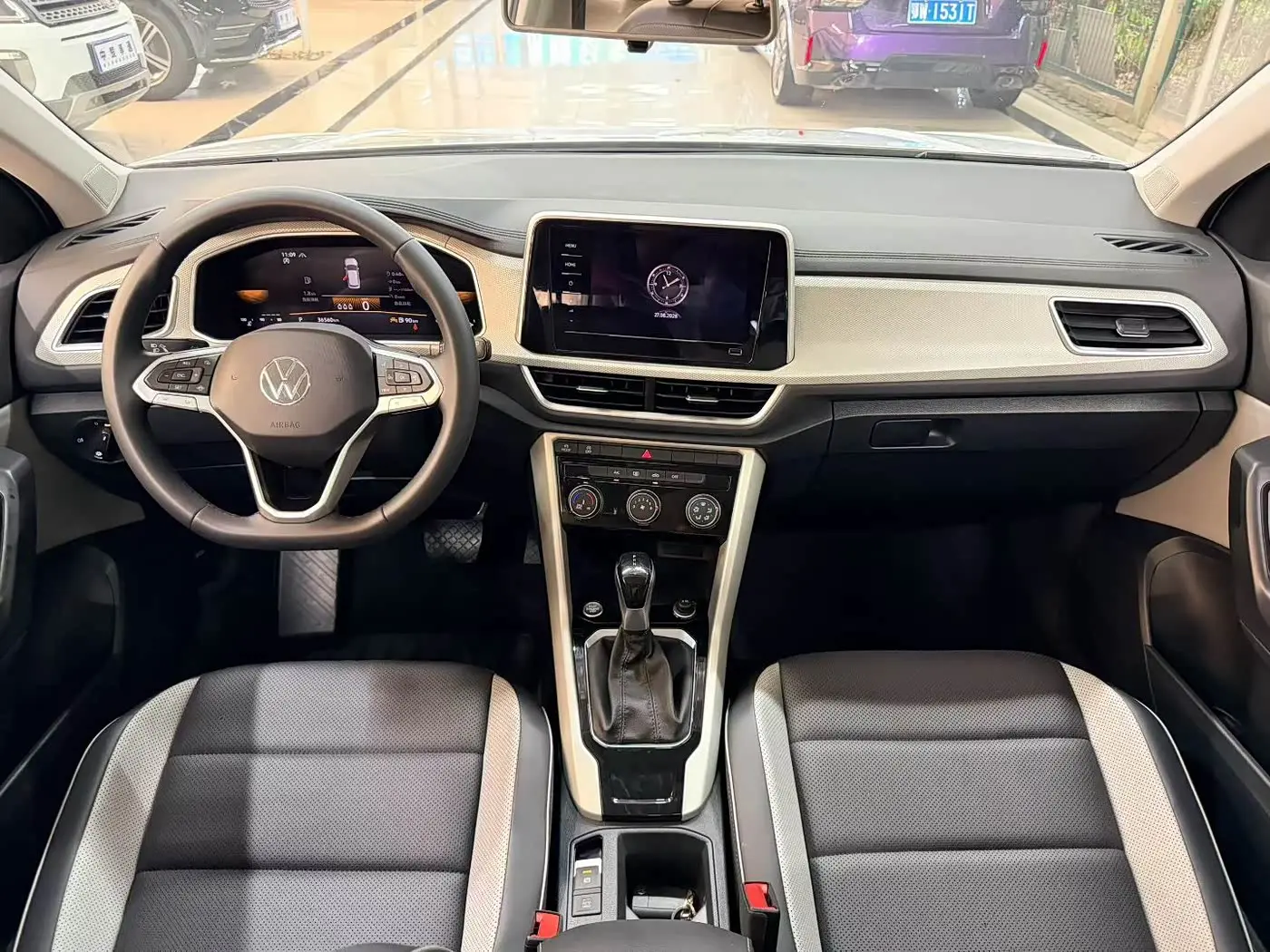 Volkswagen T-ROC 2023 — Photo 17/18