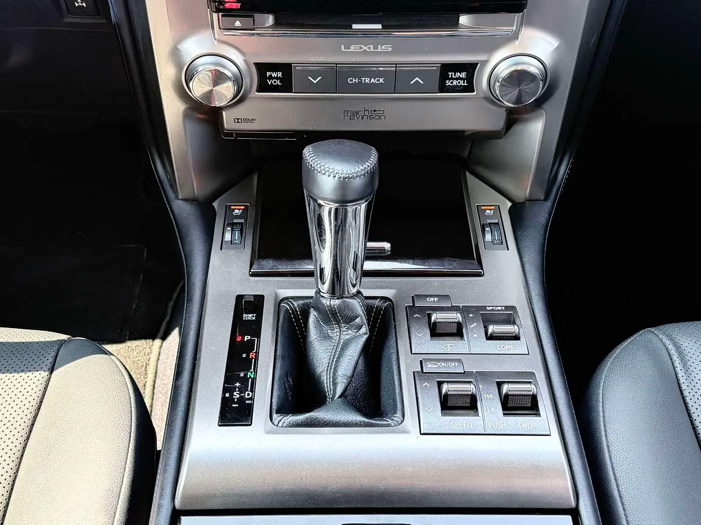 Lexus GX 2017 — Şəkil 12/20