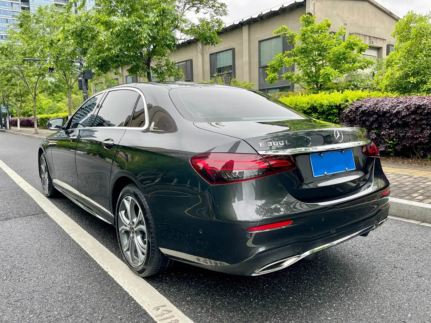 Mercedes-Benz E-Class 2023 — Photo 5/19