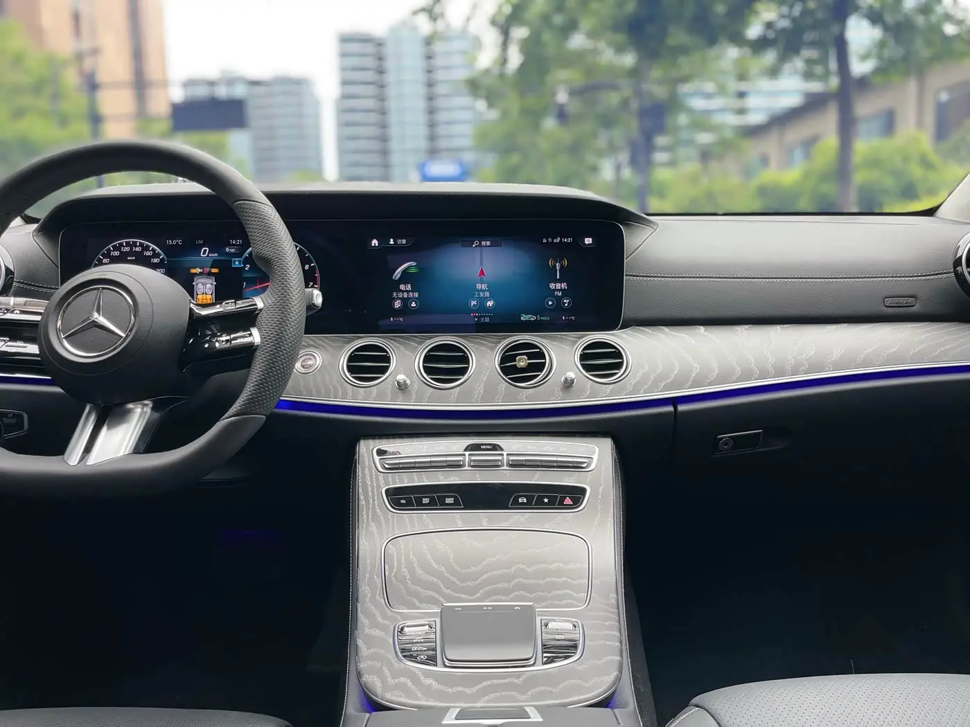 Mercedes-Benz E-Class 2023 — Photo 9/19