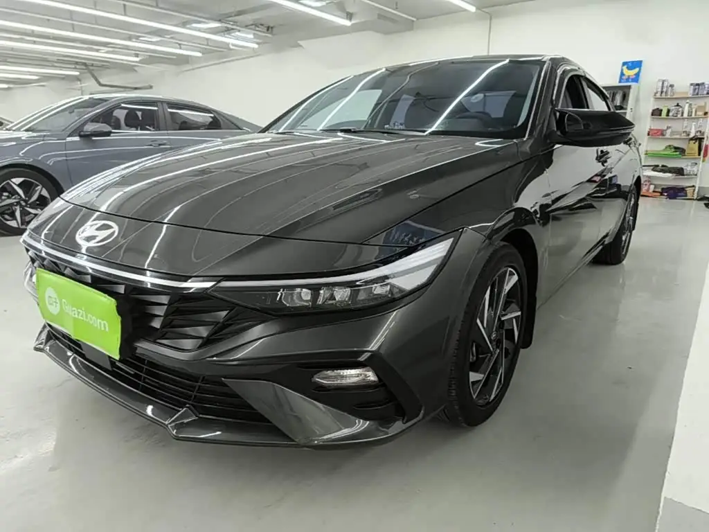 Hyundai Elantra, 2025