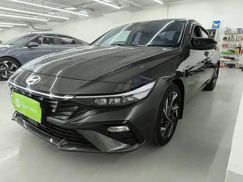 Hyundai Elantra 2025 — Фото 1/20