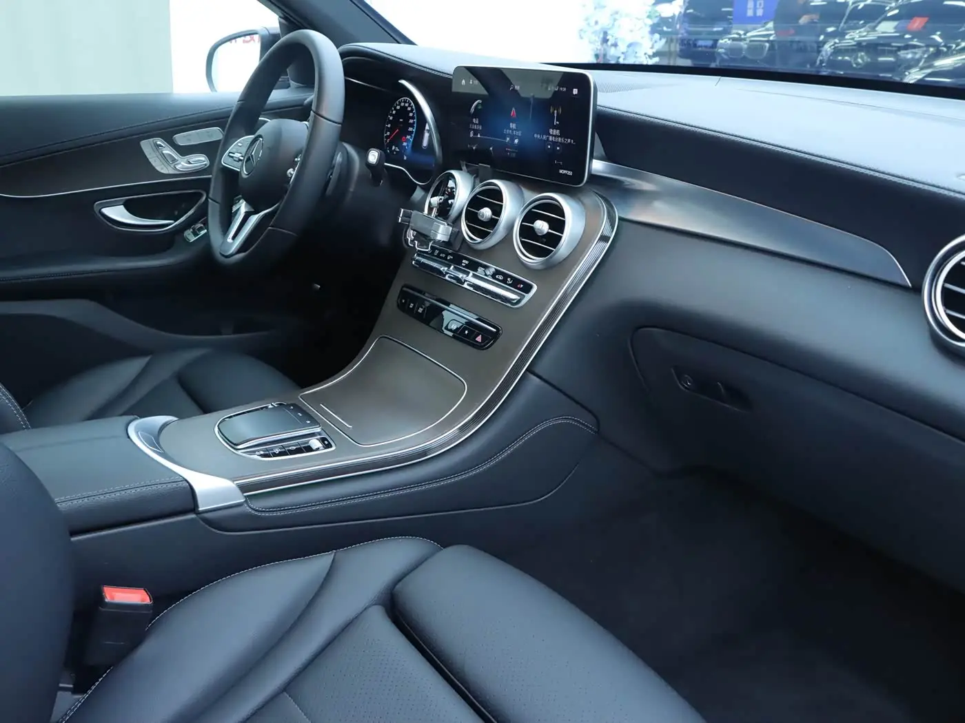 Mercedes-Benz GLC 2021 — Photo 9/20