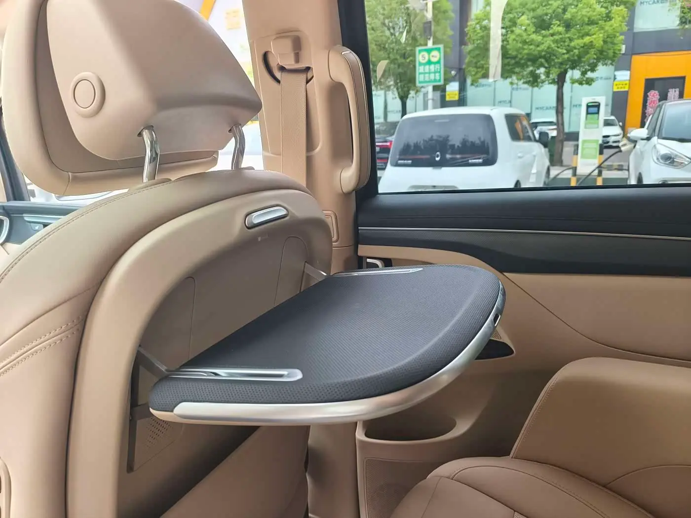Buick GL8 New Energy 2025 — Photo 8/10