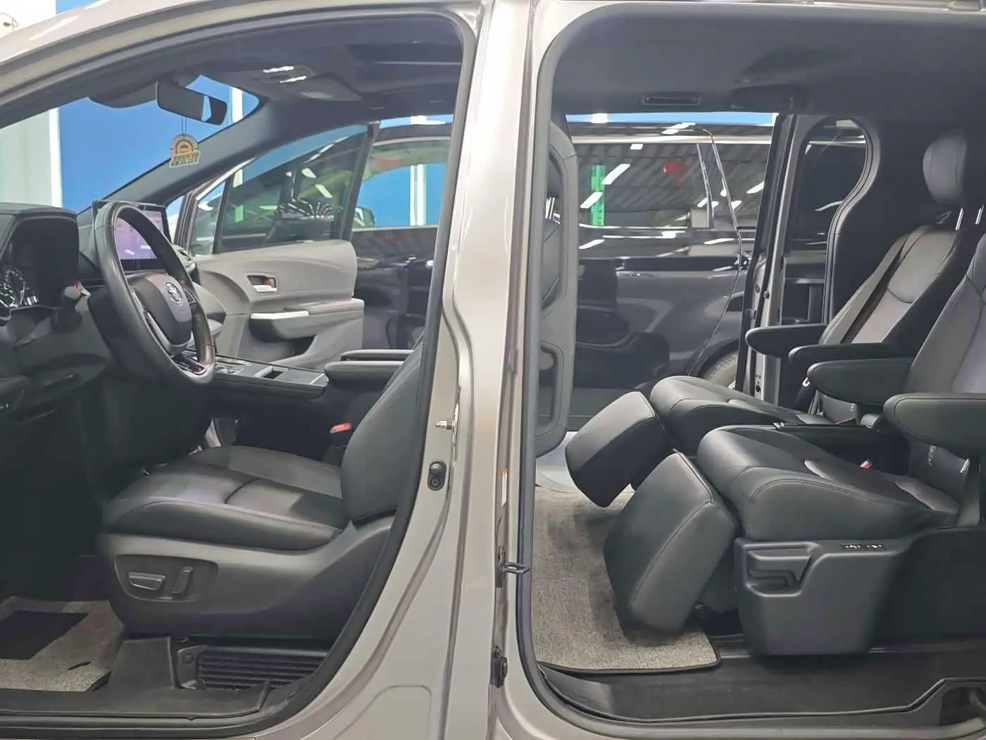 Toyota Sienna 2024 — Photo 4/20