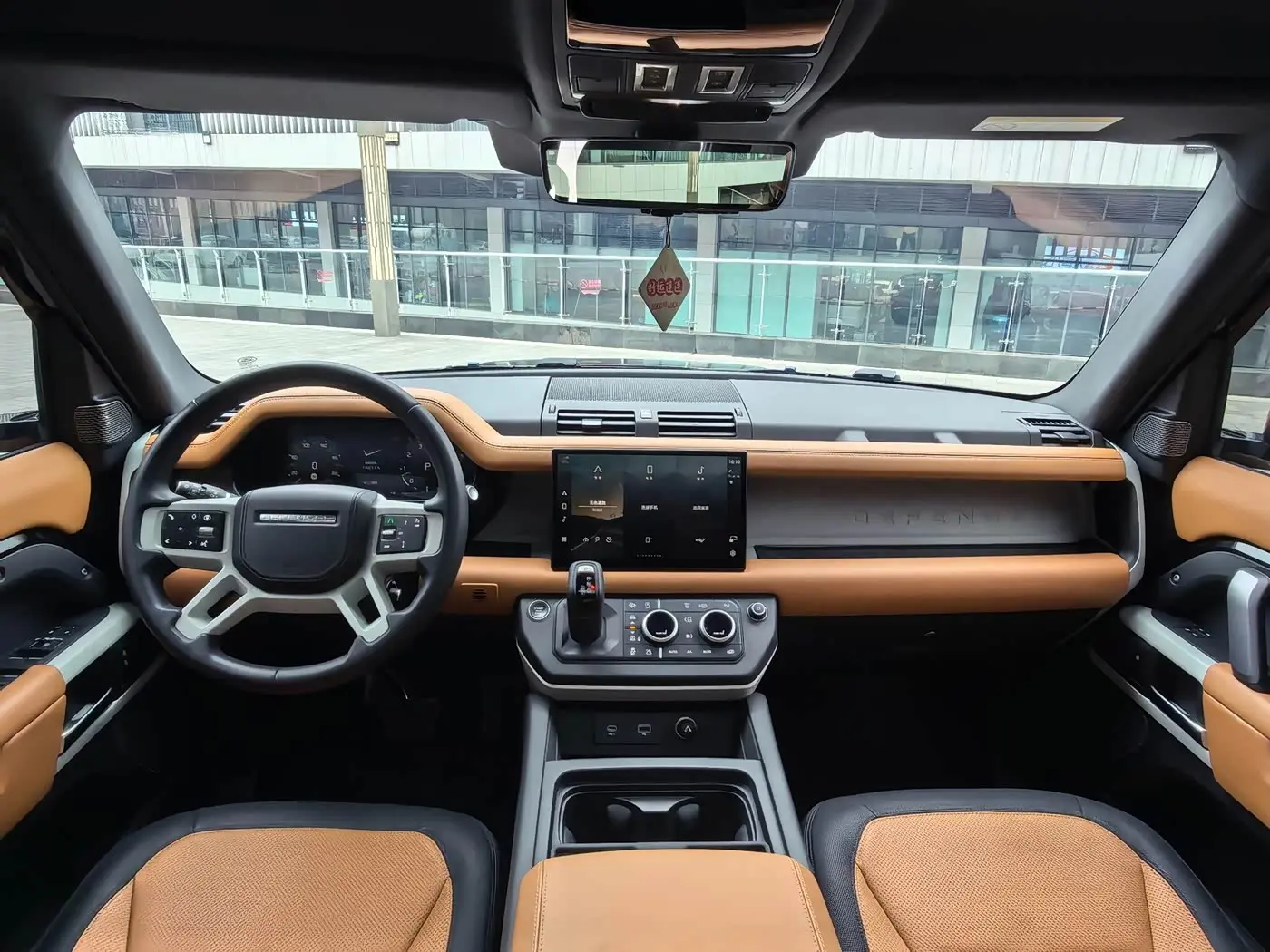 Land Rover Defender 2023 — ფოტო 14/19