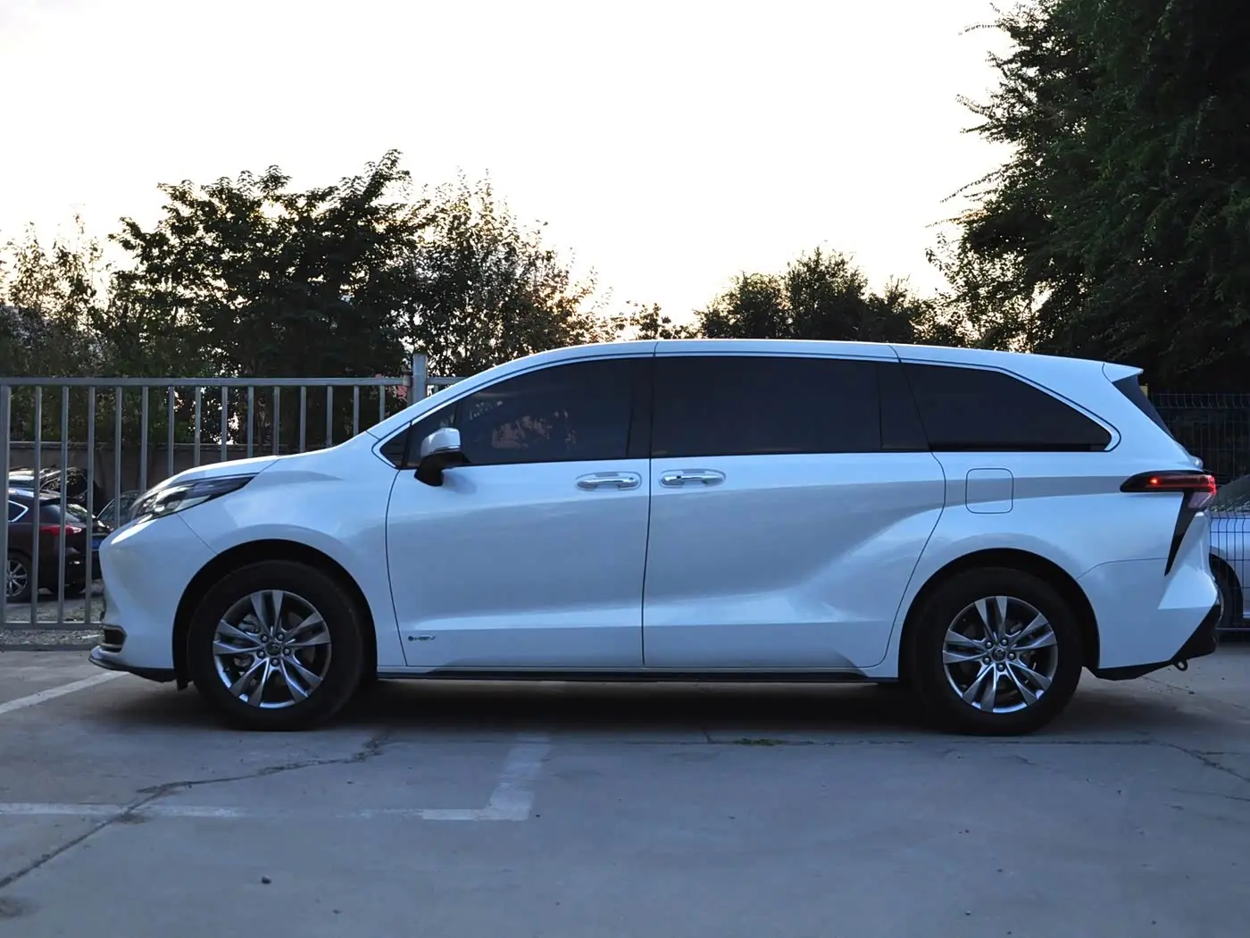 Toyota Sienna 2024 — Photo 3/16