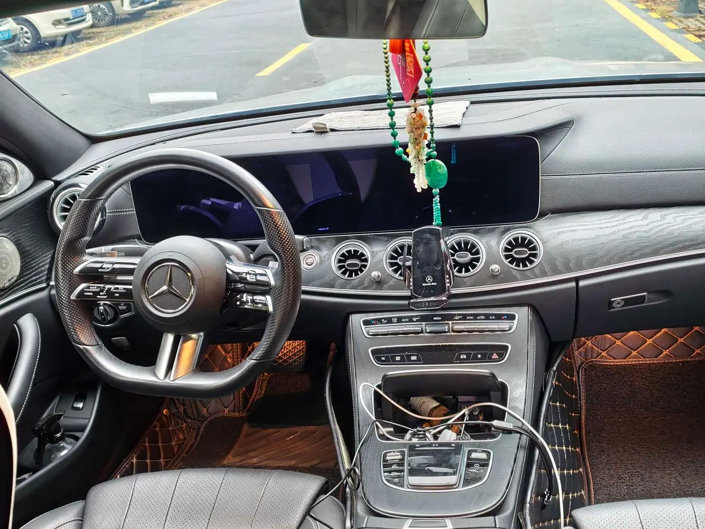 Mercedes-Benz E-Class 2023 — Photo 5/10
